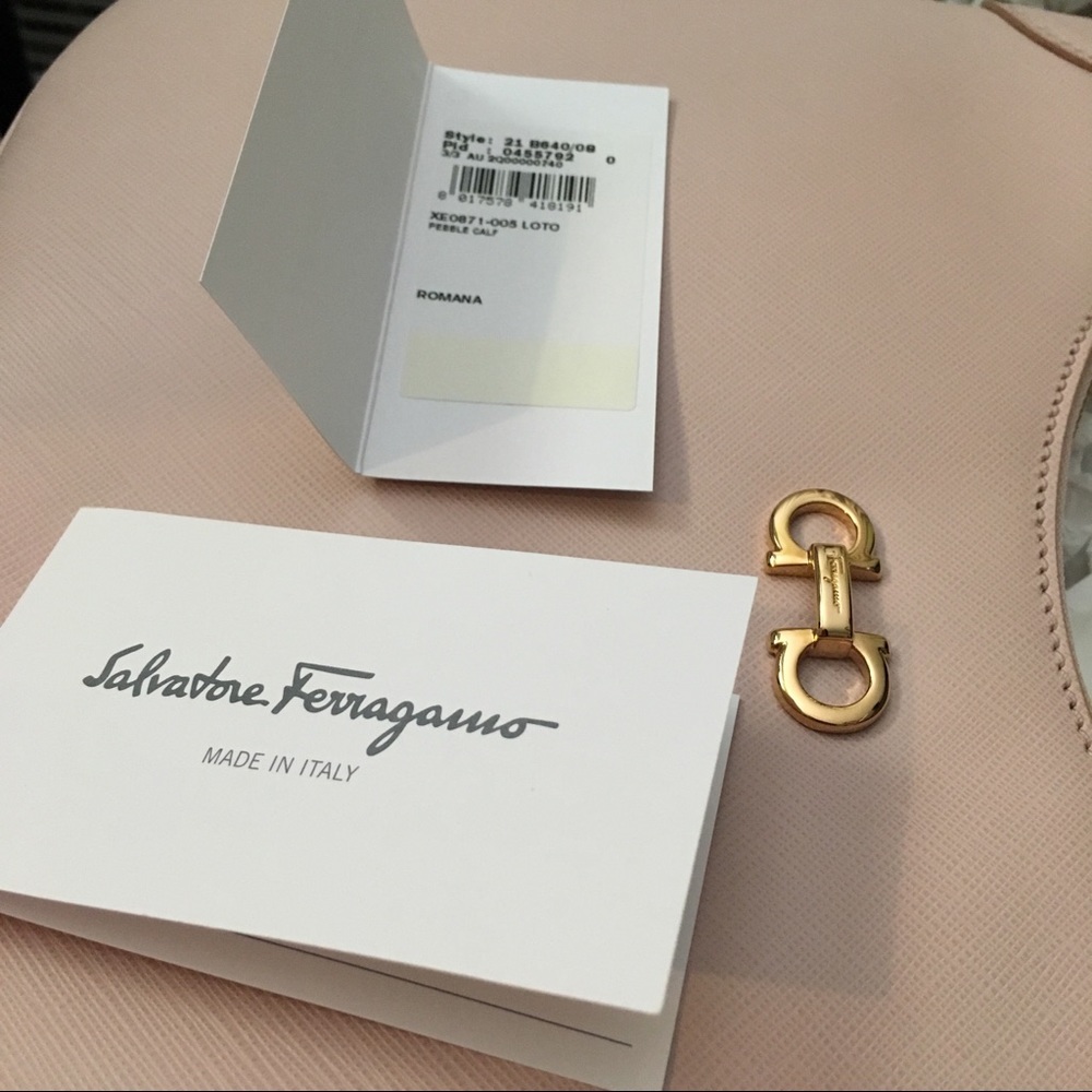Salvatore Ferragamo Pebbled Leather Romana Bag - Picture 6 of 7